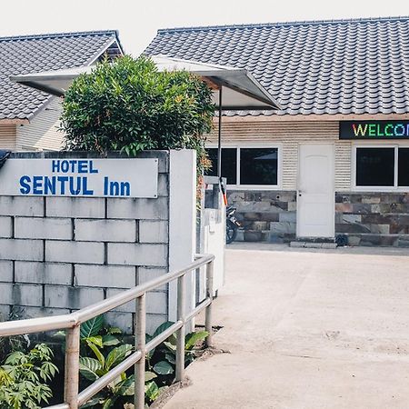 Hotel RedDoorz near Sirkuit Sentul Bogor Exterior foto